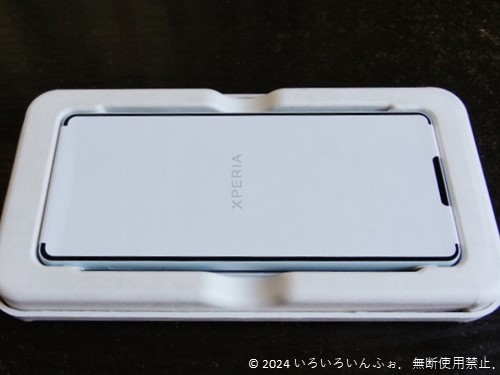 Xperia 10 Ⅵ　開封、本体にまだ保護シート付き